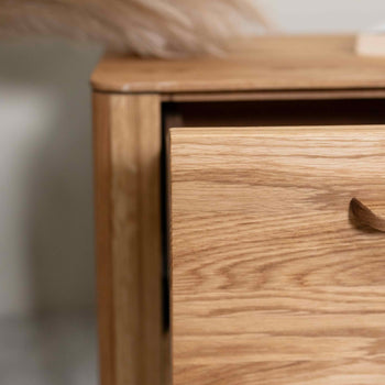 Atlanta solid oak bedside table, 56,2 x 38,2 x 47 cm (56,2 x 38,2 x 47 cm) | NordicStory