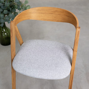 Pack of 2 or 4 Oscar Solid Oak Dining Chairs, upholstered | VESKOR