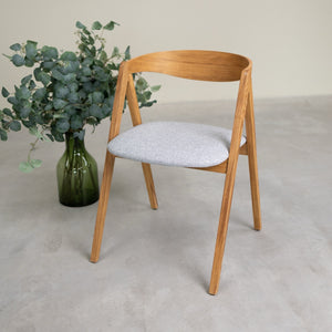 Pack of 2 or 4 Oscar Solid Oak Dining Chairs, upholstered | VESKOR