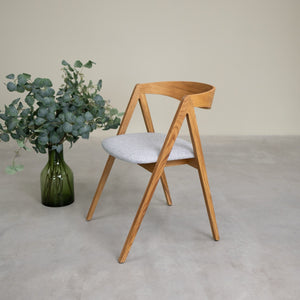 Pack of 2 or 4 Oscar Solid Oak Dining Chairs, upholstered | VESKOR