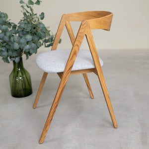 Pack of 2 or 4 Oscar Solid Oak Dining Chairs, upholstered | VESKOR