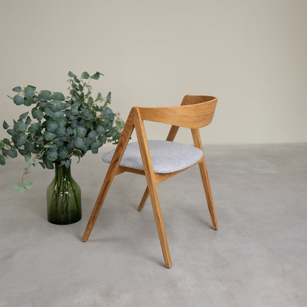 Pack of 2 or 4 Oscar Solid Oak Dining Chairs, upholstered | VESKOR