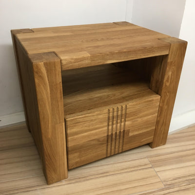 NordicStory Bedside table in solid oak "Valencia" 52,8 x 40 x 45 cm.