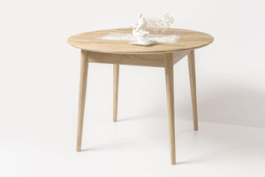 NordicStory Round dining table in solid oak wood 