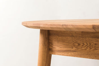 NordicStory Round extendable solid oak dining table with round top