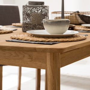 NordicStory Rectangular extendable dining table in solid oak Escandi