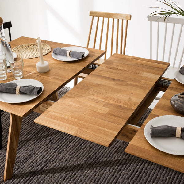 Extending dining table in solid oak Harold | NordicStory