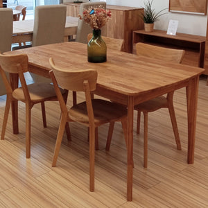 NordicStory Extending dining table made of solid oak wood
