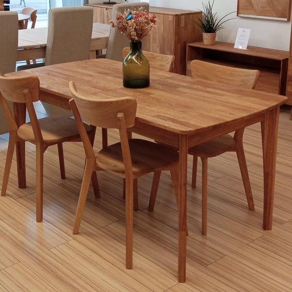 NordicStory Extending dining table made of solid oak wood