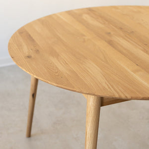 NordicStory Round extendable dining table in solid oak wood 