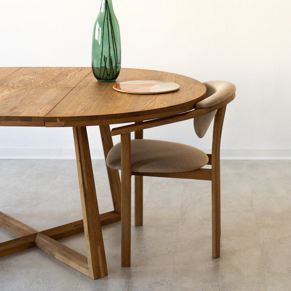 NordicStory Extending dining table in solid oak MOBY