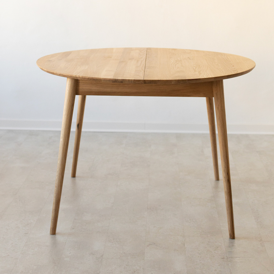 NordicStory Extending dining table in solid oak Escandi 4 120-155 x 120 x 75 cm.