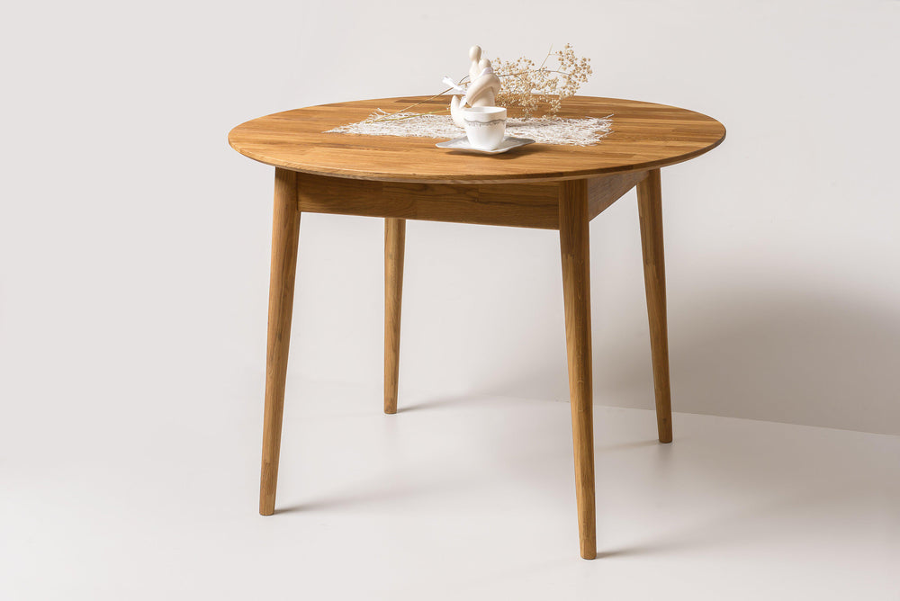 NordicStory Round dining table in solid oak wood 