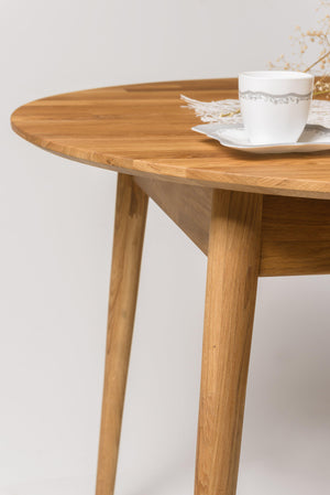 NordicStory Round dining table in solid oak wood 