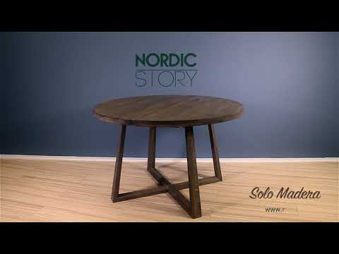 NordicStory Extending dining table in solid oak MOBY